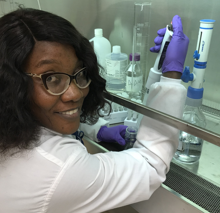 Graduate student Olufunke Dina in the lab.